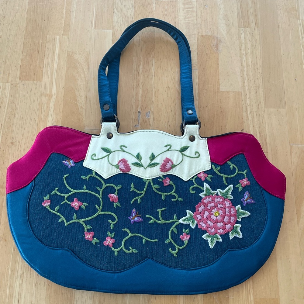 Vintage Dolce Vita DV Collection Embroidered Purse  NEW